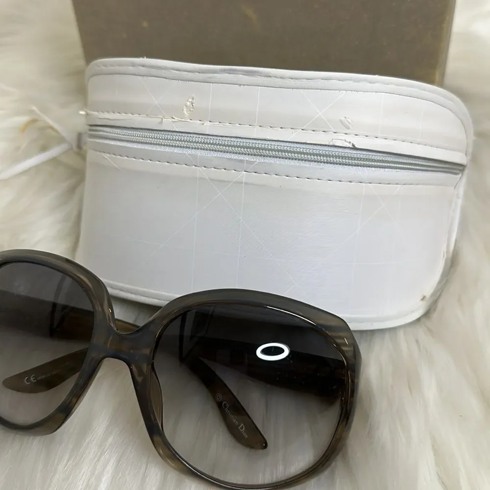 💯Authentic Dior Sunglasses with Case🍀